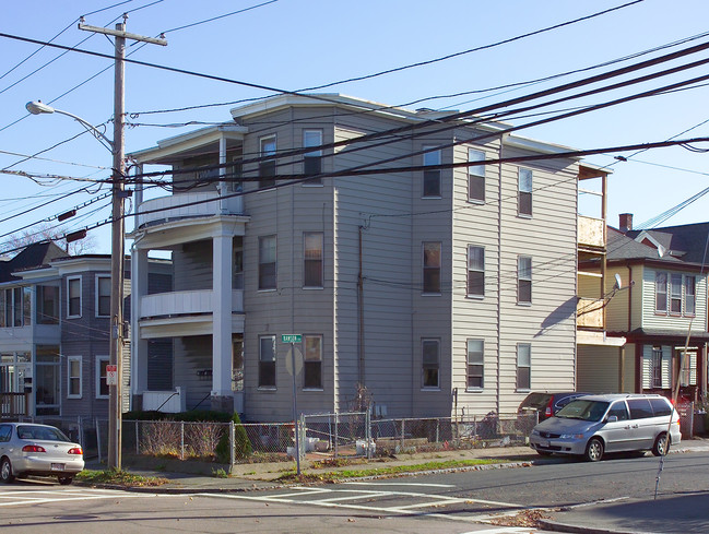 3-unit MF in Quincy, MA - Building Photo - Building Photo