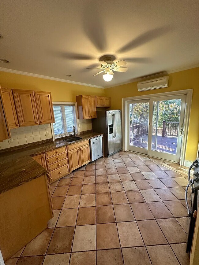 28 Montfern Ave