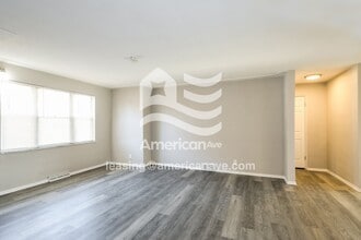 630 W Adams St in Belleville, IL - Foto de edificio - Building Photo