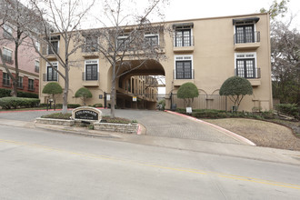 Colonnade At Turtle Creek in Dallas, TX - Building Photo - Building Photo