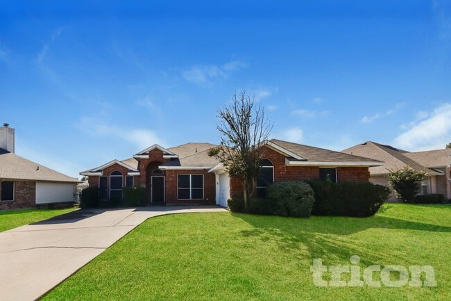 property at 2021 Cantura Dr