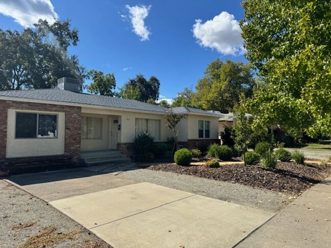 915 Lincoln St in Redding, CA - Building Photo - Building Photo