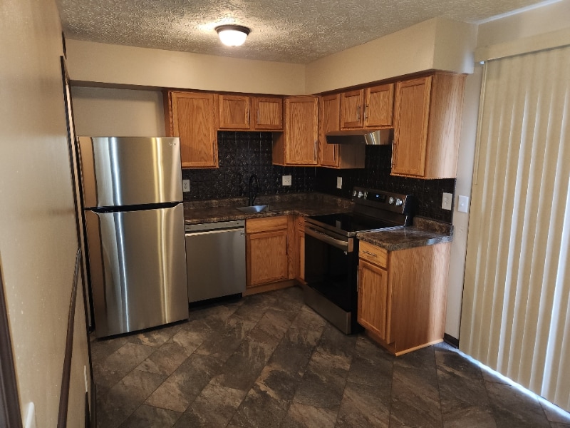 1 Peppertree Ln in Painesville, OH - Building Photo