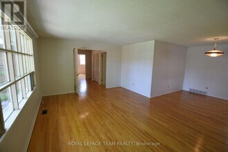 910 Garwood Ave in Ottawa, ON - Building Photo - Building Photo
