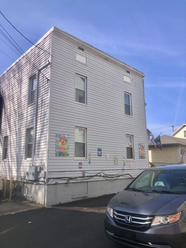 property at 7 Pork Hollow St