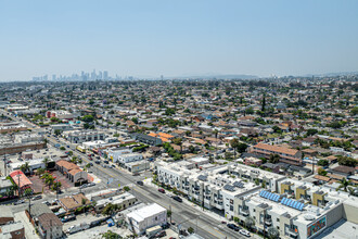 Whittier Place II in Los Angeles, CA - Building Photo - Building Photo