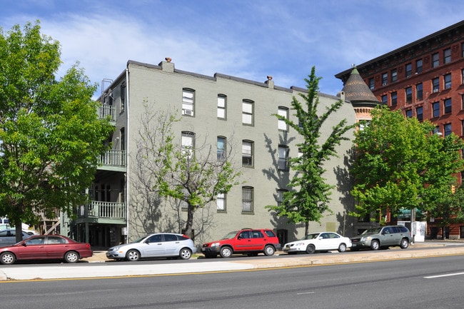 221-223 E Preston St in Baltimore, MD - Building Photo - Building Photo