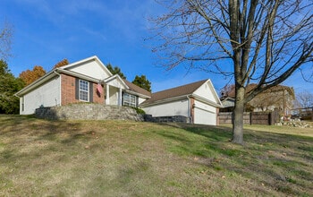 325 Tall Oaks Dr in Branson, MO - Building Photo - Building Photo