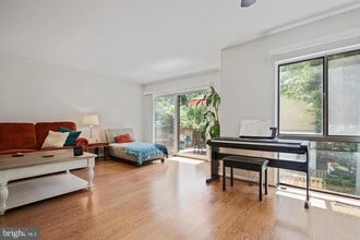 2343 Millennium Ln in Reston, VA - Building Photo - Building Photo