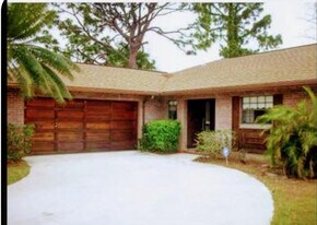 952 SE Walters Terrace in Port St. Lucie, FL - Building Photo