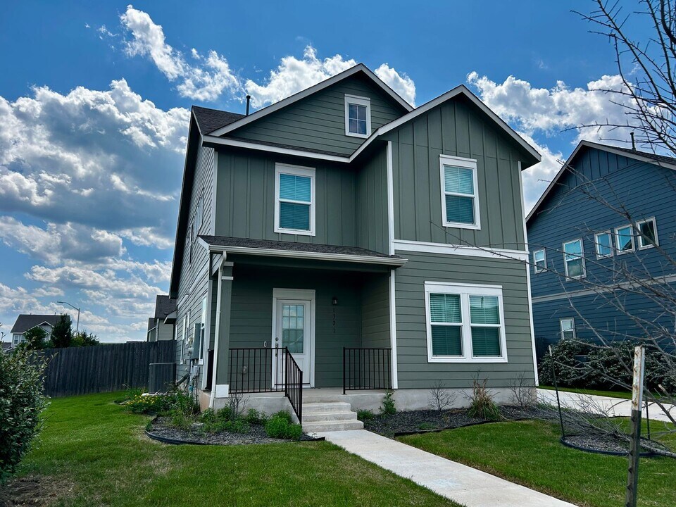1321 Weatherford Ln in Leander, TX - Foto de edificio