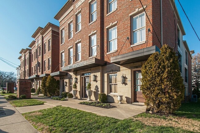 2110 Acklen Ave, Unit 102 in Nashville, TN - Foto de edificio - Building Photo