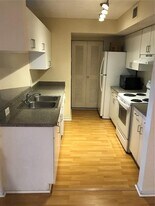 470 S Park Rd, Unit 7-308 in Hollywood, FL - Building Photo