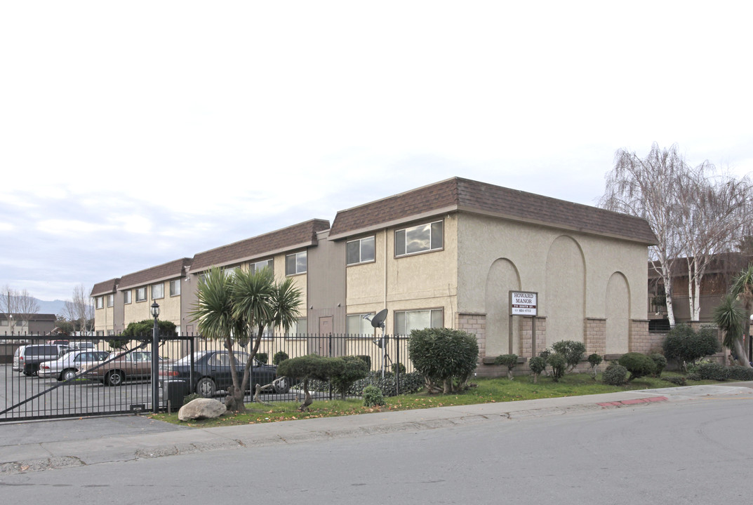 Howard Manor in Hollister, CA - Building Photo