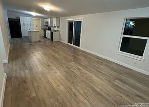 1284 Glenn Dr, Unit 8-8106 in Canyon Lake, TX - Building Photo - Building Photo