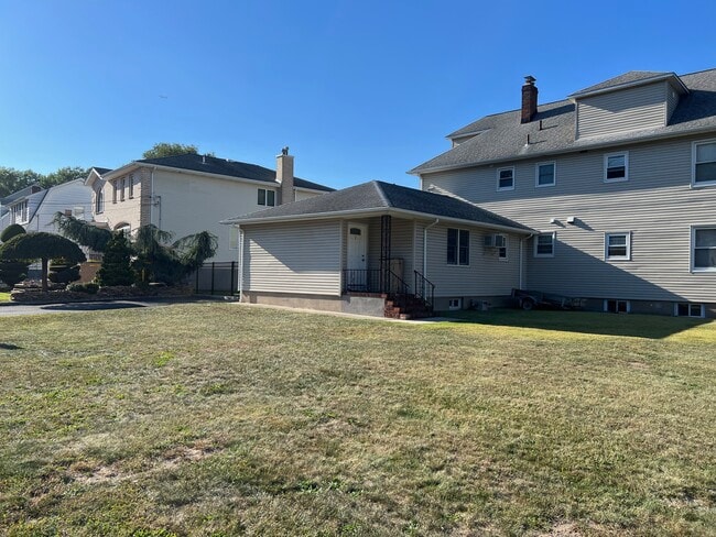 215 Saddle River Rd, Unit 2 in Saddle Brook, NJ - Building Photo - Building Photo