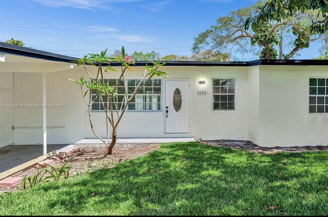 1150 SW 46th Ave in Plantation, FL - Building Photo - Building Photo