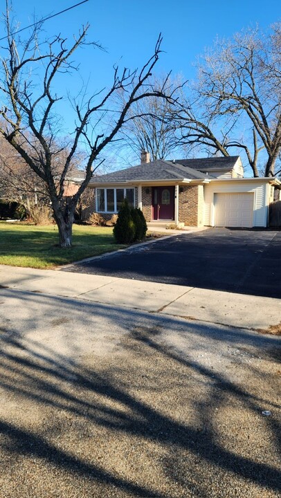 497 Ridge Rd in Highland Park, IL - Building Photo