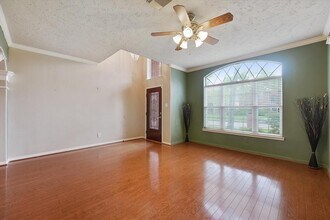 4426 Park Bend Dr in Baytown, TX - Building Photo - Building Photo