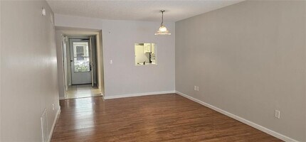 7294 Cloister Dr in Sarasota, FL - Building Photo - Building Photo