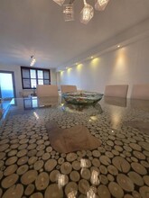 9225 Collins Ave, Unit 1409 in Surfside, FL - Foto de edificio - Building Photo