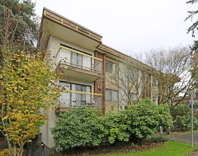 Burlington Apartments in Maple Ridge, BC - Building Photo - Building Photo