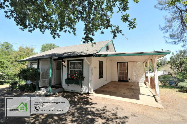 1825 Grand Coulee Blvd in Shasta Lake, CA - Building Photo - Building Photo