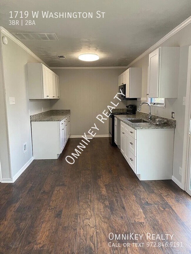 1719 W Washington St in Denison, TX - Building Photo - Building Photo