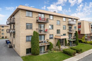 460 Clapin Pl in Laval, QC - Building Photo