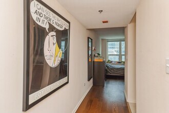 345 N LaSalle St, Unit 2604 in Chicago, IL - Building Photo - Building Photo