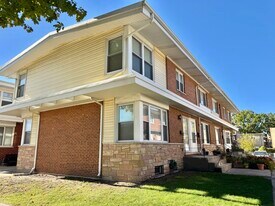 9038 Niles Center Rd in Skokie, IL - Building Photo