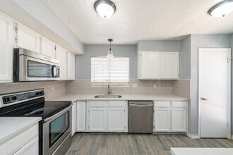 3323 Silverside Dr in Katy, TX - Foto de edificio - Building Photo