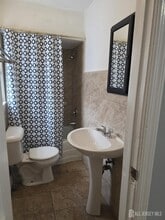 604 Freeman St in Lyndhurst, NJ - Building Photo - Building Photo