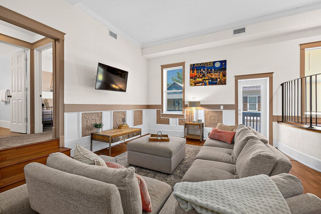 92 Washington St in St. Augustine, FL - Building Photo