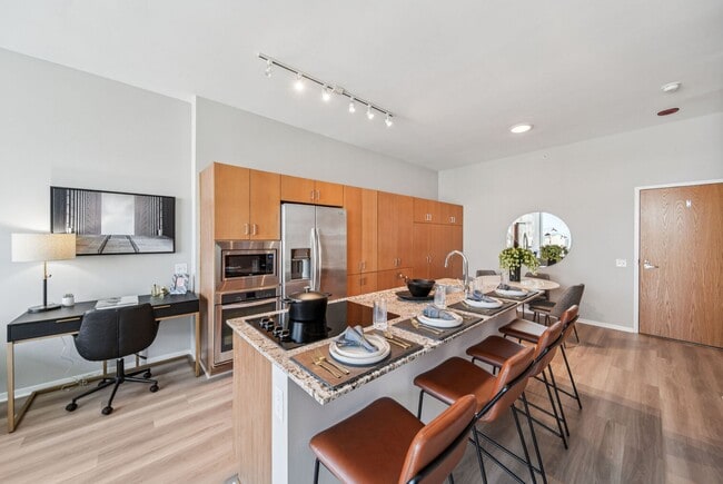 808 N Lake Shore Dr, Unit 1401 in Chicago, IL - Building Photo - Building Photo