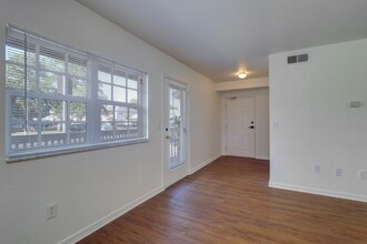 2675 50th Ave N in St. Petersburg, FL - Building Photo - Building Photo