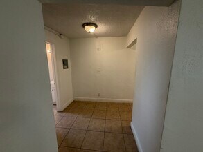 7361 NW 37th St, Unit Apt 2 in Hollywood, FL - Foto de edificio - Building Photo