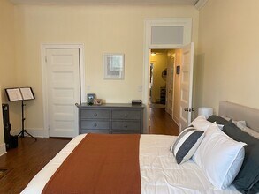 1878 Beacon St, Unit 2 in Brookline, MA - Foto de edificio - Building Photo