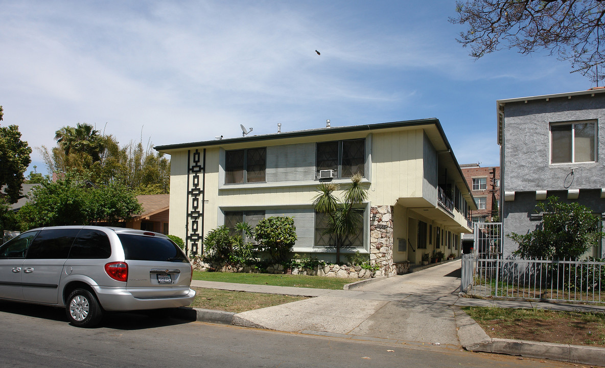 1030 N Oxford Ave in Los Angeles, CA - Building Photo