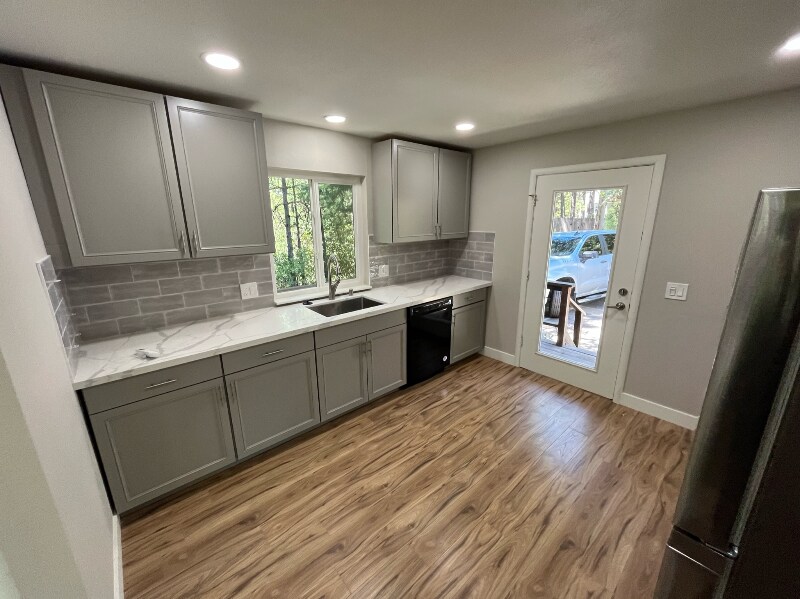 1860 Point View Dr in Placerville, CA - Building Photo
