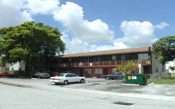 3761 SW 59th Ter in Davie, FL - Building Photo - Building Photo