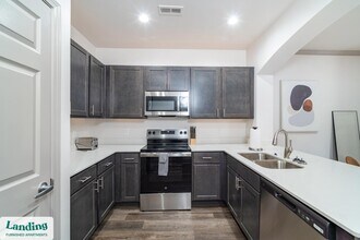 3031 Eden Ave, Unit A341 in Cincinnati, OH - Building Photo - Building Photo