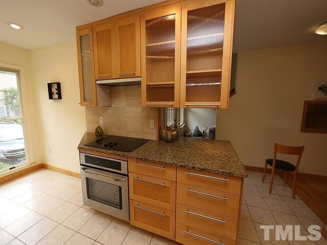 102 Mallard Ct in Chapel Hill, NC - Building Photo - Building Photo