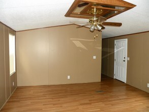 1961 Quality Blvd-Unit -1961 Quality Blvd in Huntsville, TX - Building Photo - Building Photo