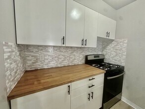 6935 Harvard Ln in Canton, MI - Building Photo - Building Photo