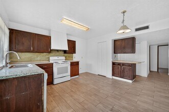 5711 Hopetown Dr in Houston, TX - Building Photo - Building Photo