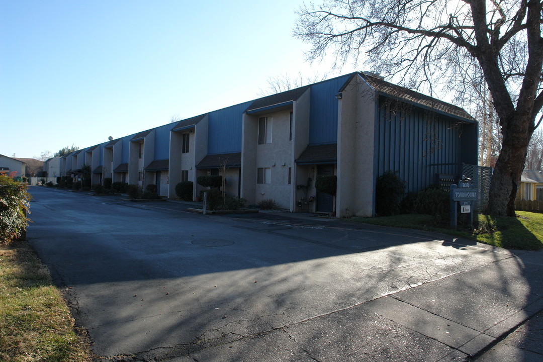 Rio Townhouses in Chico, CA - Building Photo