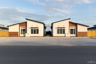 14 Hidalgo Cir in Brownsville, TX - Building Photo