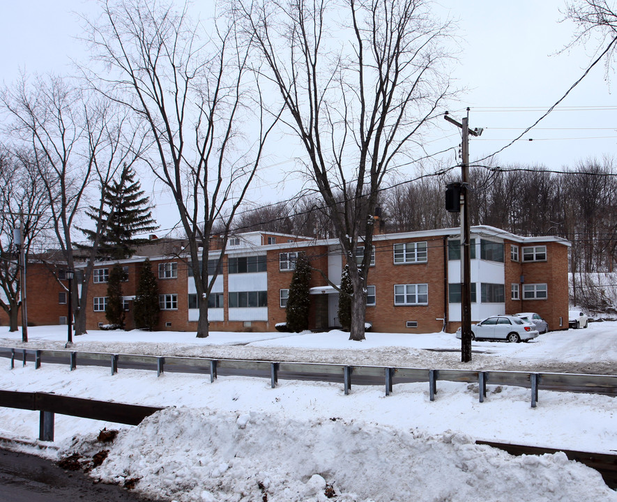 Meadowbrook Apartments in Syracuse, NY - Building Photo