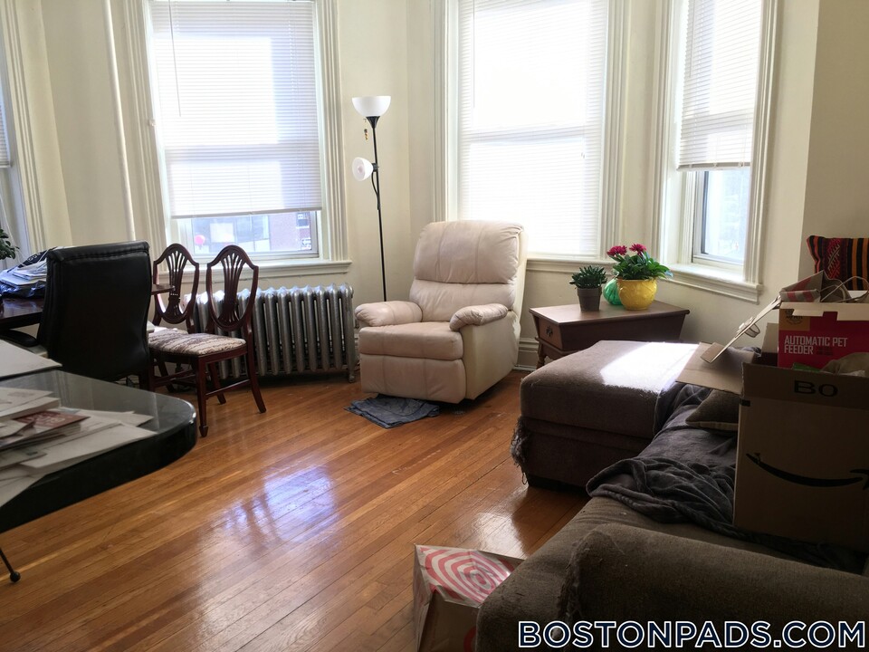 55 Queensberry St in Boston, MA - Building Photo